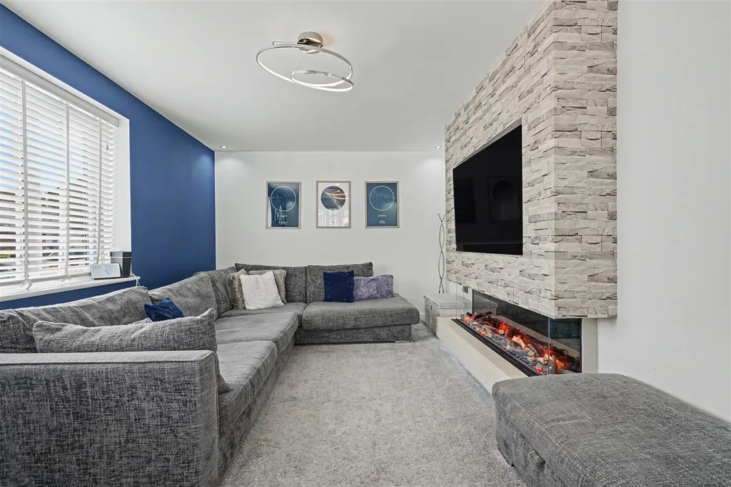 House in Nottingham, Chilwell - More