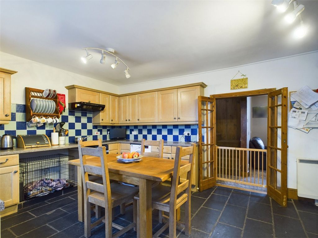 Property photo 2 of 12 Kitchen / Dining
