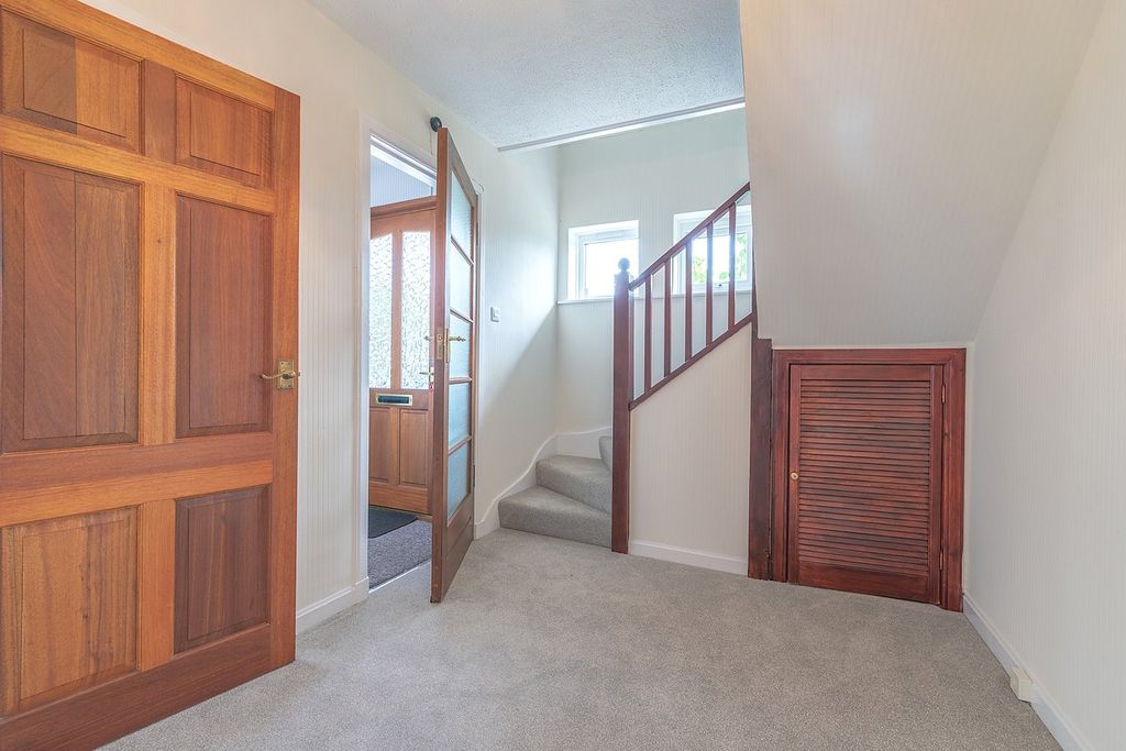 Property photo 2 of 25
