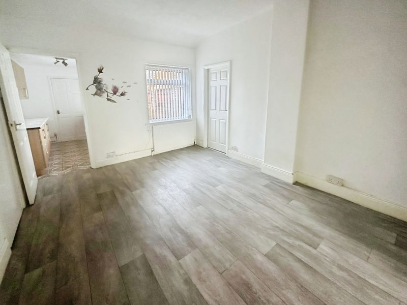 Property photo 3 of 10 Photo 4