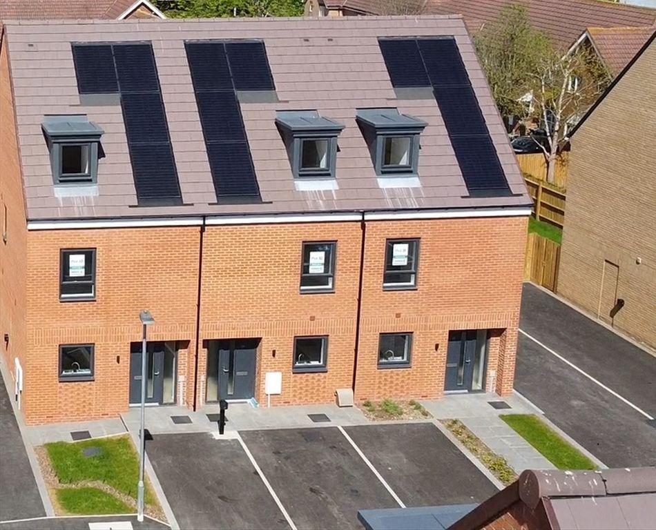 Property photo 2 of 9