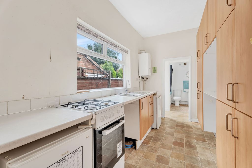Property photo 3 of 14 Kitchen