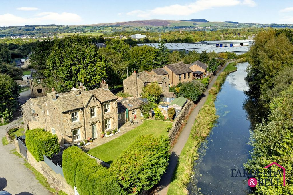 Property photo 1 of 52