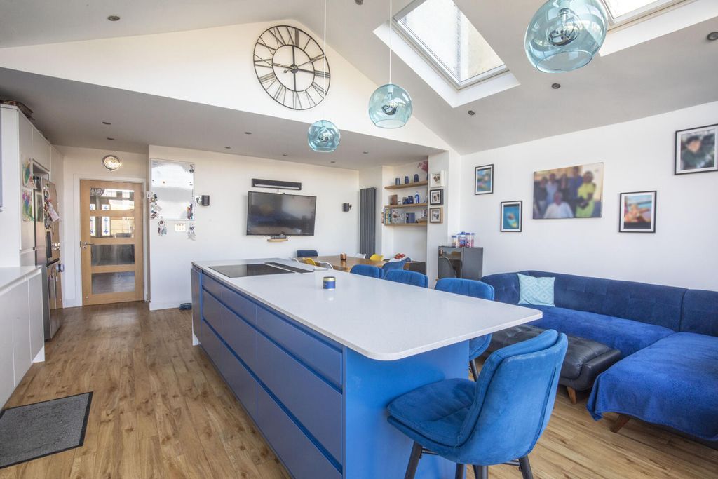 Property photo 3 of 21 Kitchen