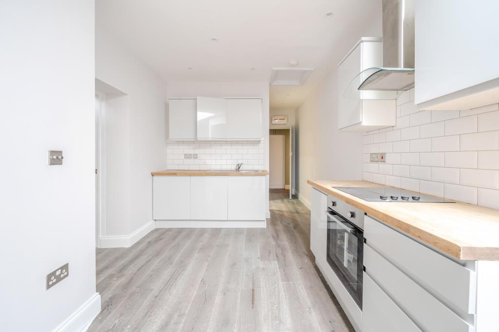 Property photo 3 of 19 Kitchen