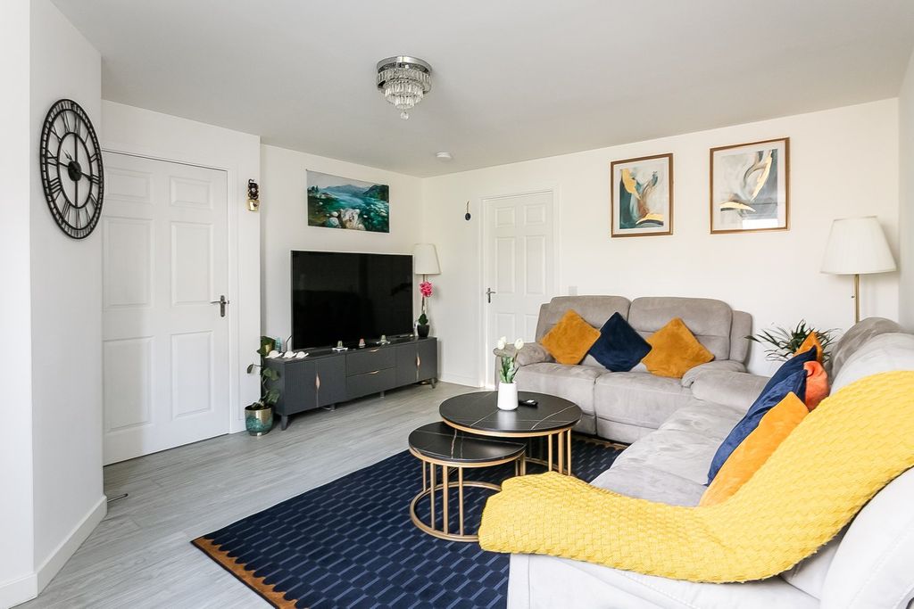 Property photo 3 of 28