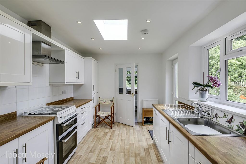 Property photo 2 of 15 11 Kitchen.Jpg