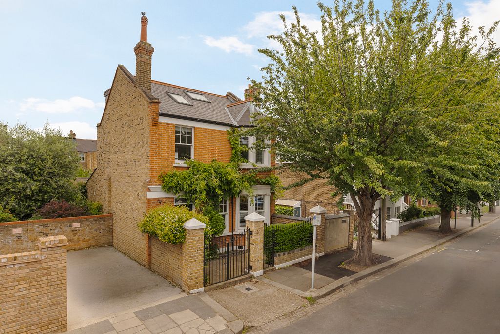 Property photo 1 of 19