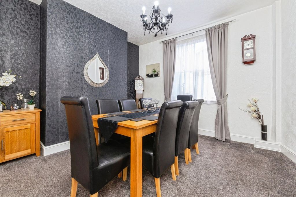 Property photo 3 of 24 5