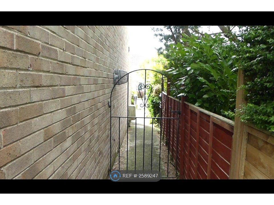 Property photo 3 of 15 Side Access