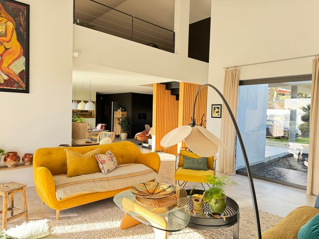 Property photo 1 of 3