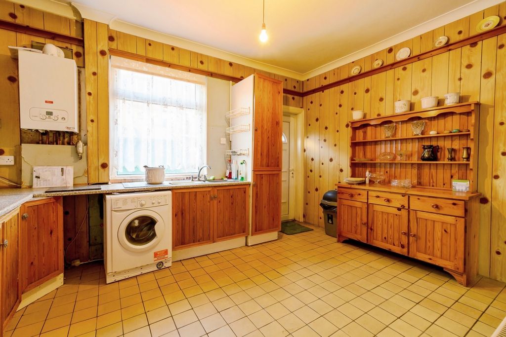 Property photo 3 of 8 Kitchen