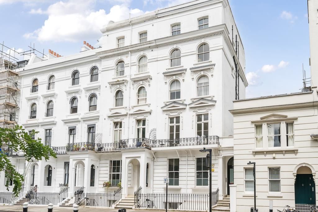 Property photo 3 of 8 External