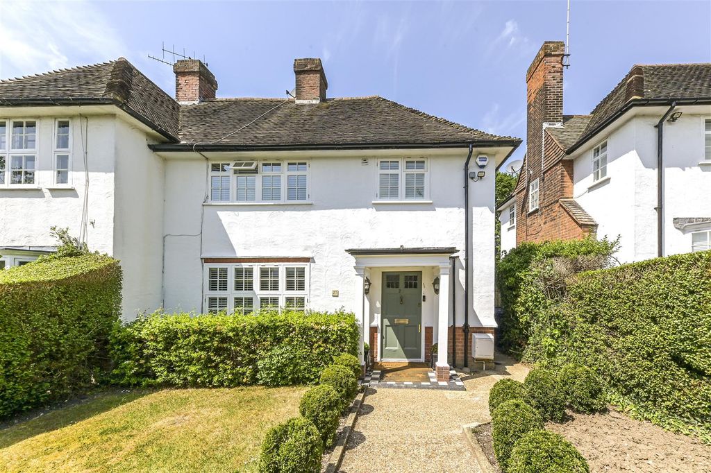 Property photo 2 of 12