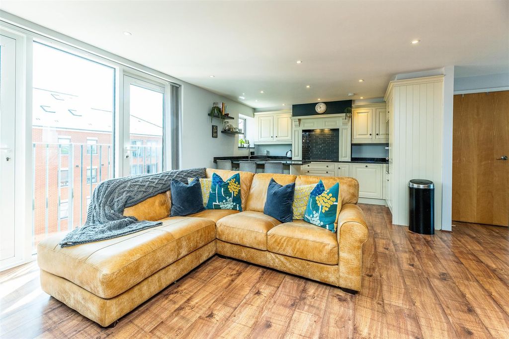 Property photo 2 of 23 601 Wdx 024