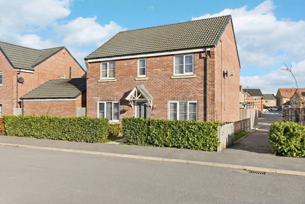 Property photo 1 of 30 House Front