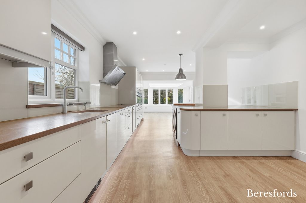 Property photo 2 of 30 Picture No. 13