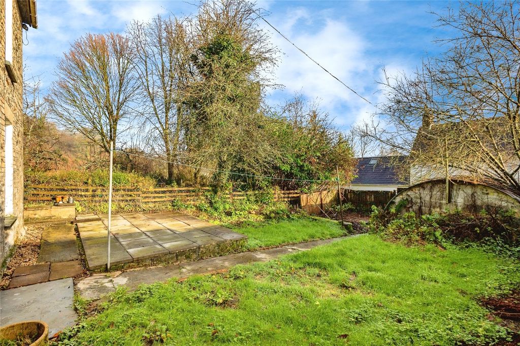 Property photo 2 of 24 Picture No. 21