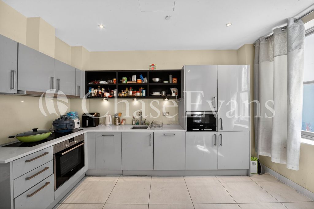 Property photo 2 of 8 Kitchen
