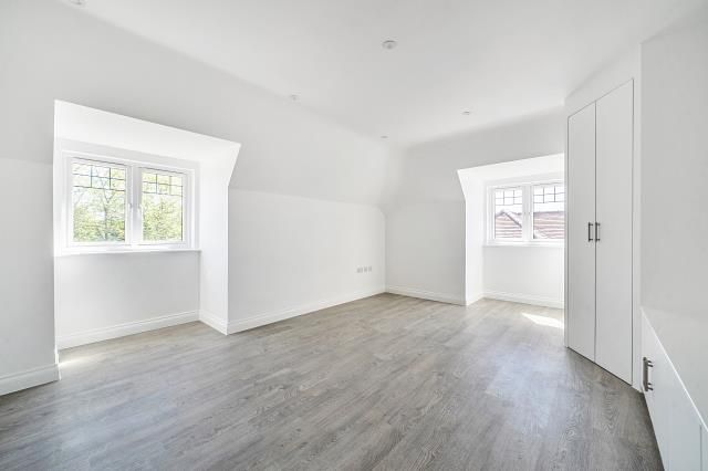 2 bed flat for saleSquirrel Lane, Winkfield, Windsor SL4 photo 4