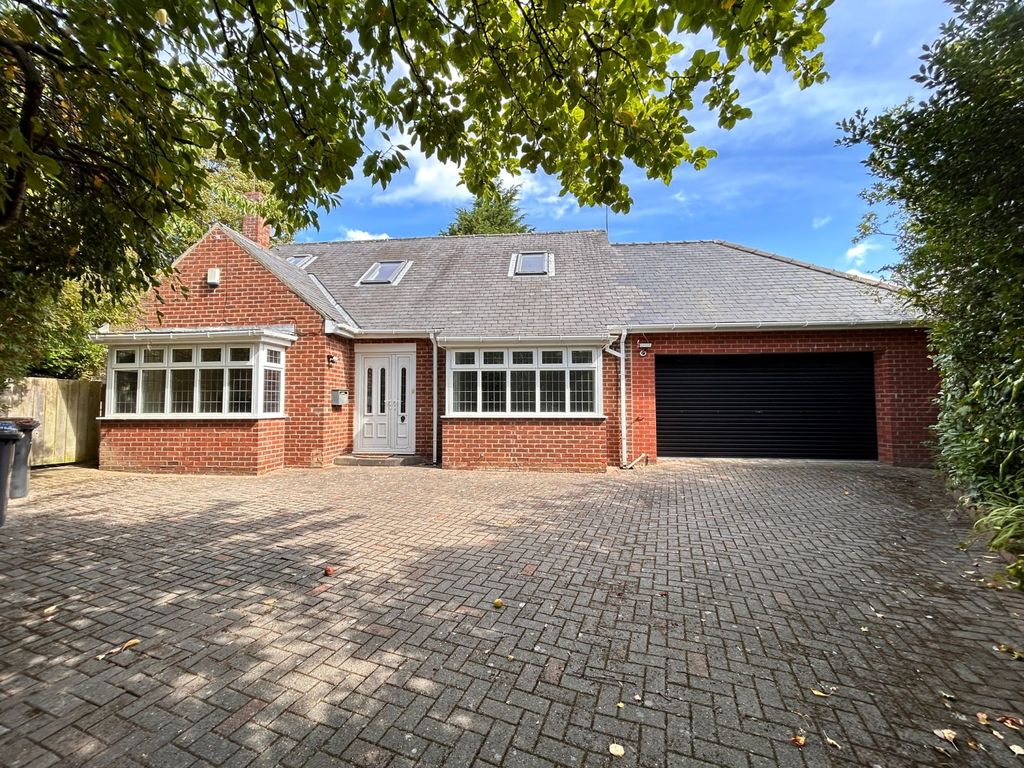 Property photo 1 of 17 E063116A-Fa65-4623-Ab43-Fcf7614B6c3d