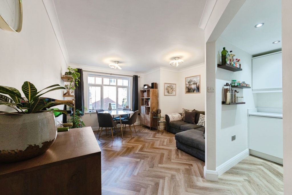 Property photo 2 of 17 Pbox-Img.Jpg