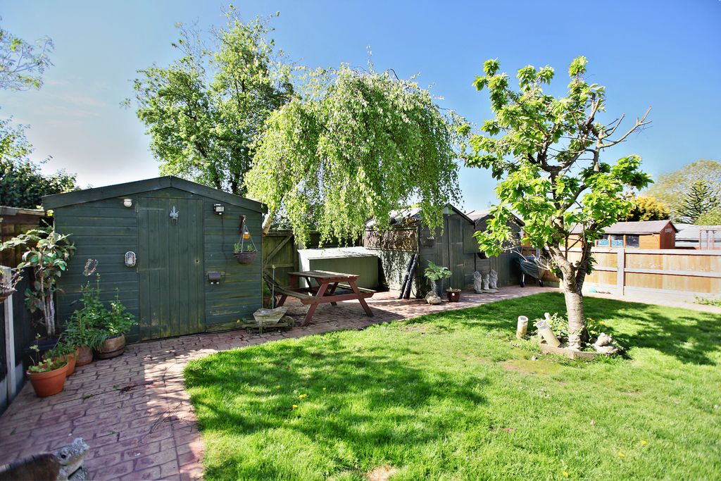 Property photo 3 of 15 Photo 02