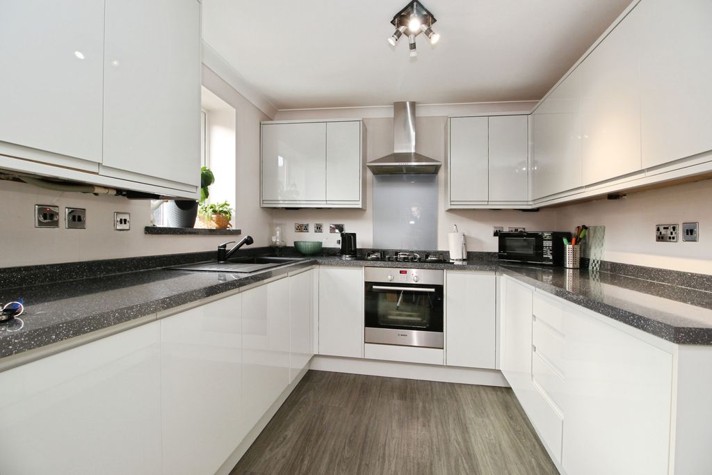 Property photo 3 of 18 Kitchen/Dining Room
