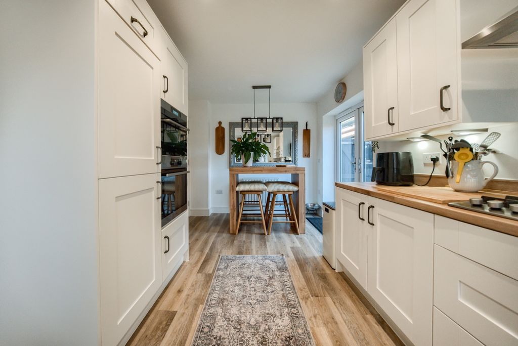 Property photo 2 of 26 Xt5A1386-Hdr(3)