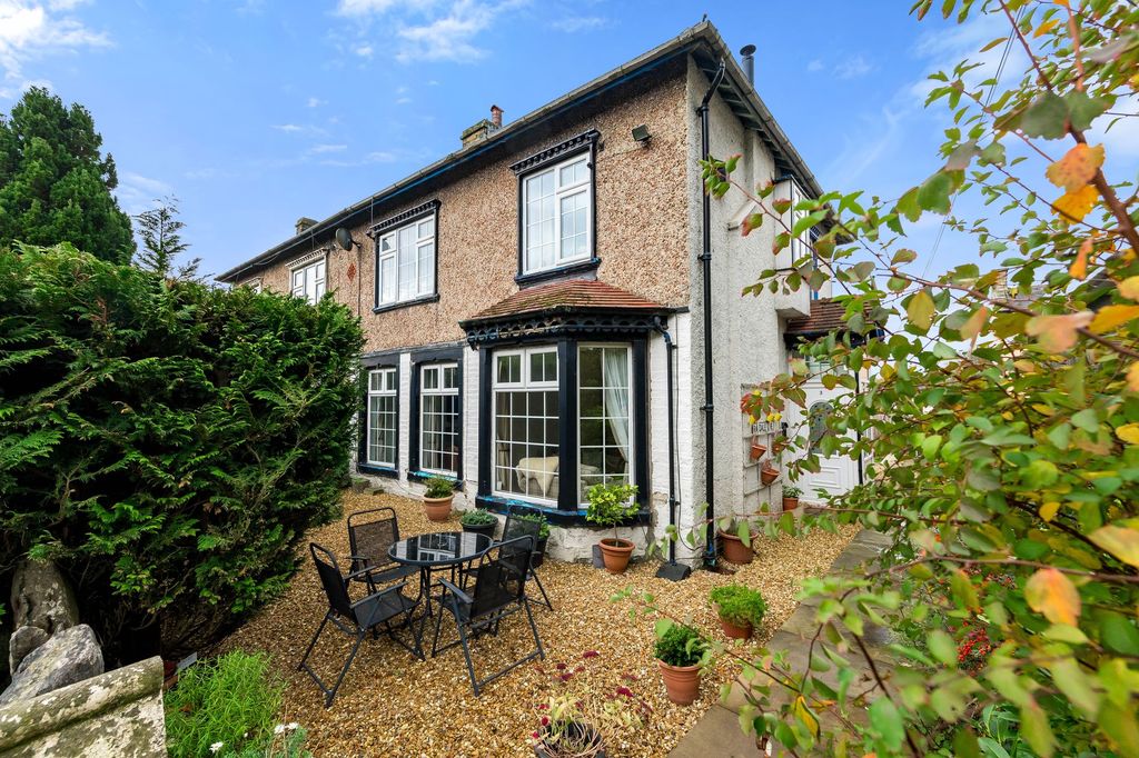 Property photo 1 of 32