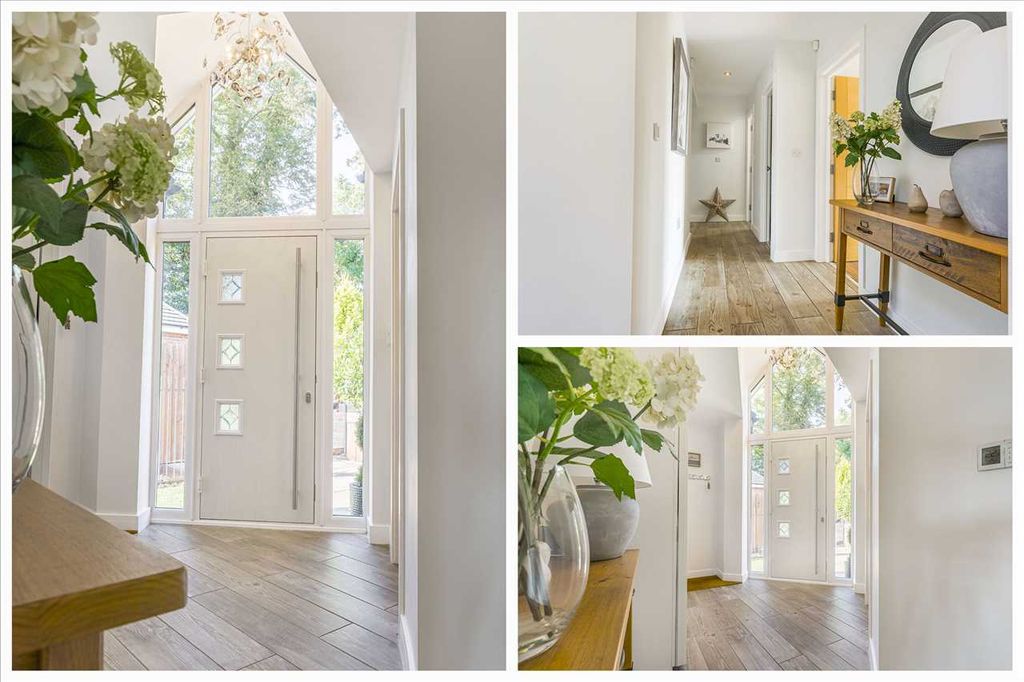 Property photo 2 of 30 Entrance Hall