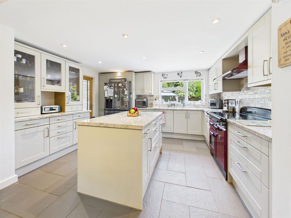 Property photo 3 of 36