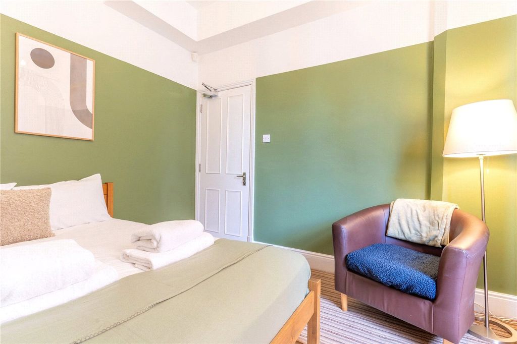 Property photo 3 of 16 Picture No. 18