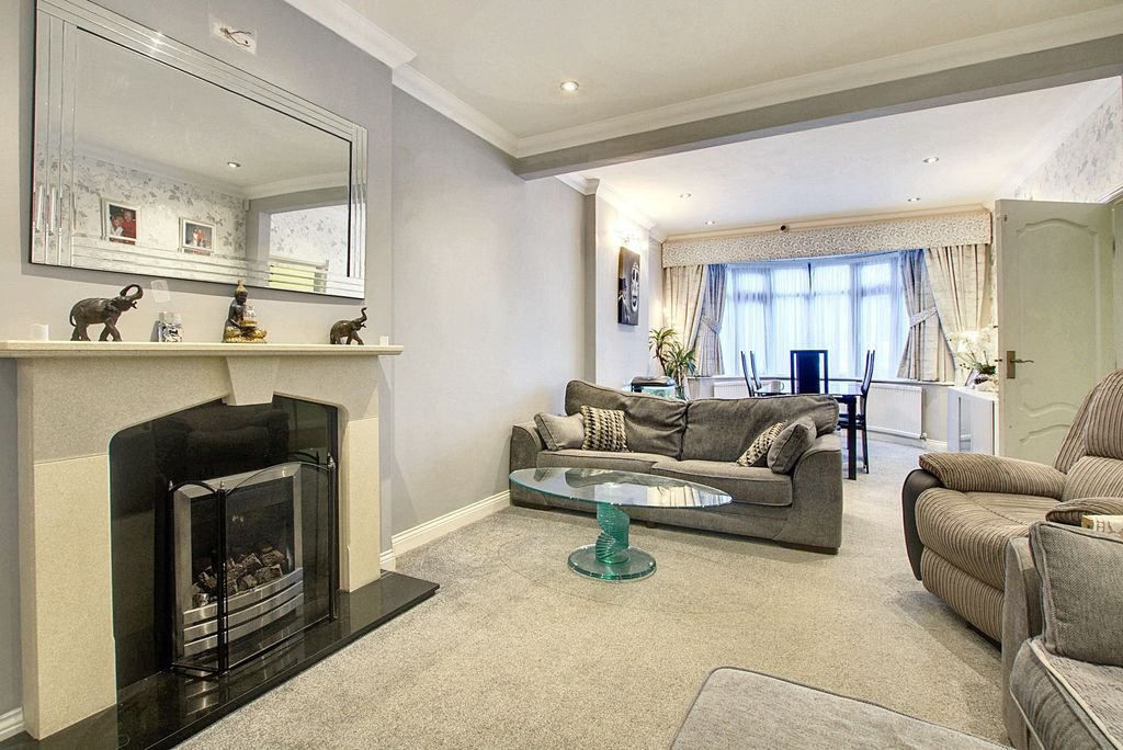 Property photo 2 of 34