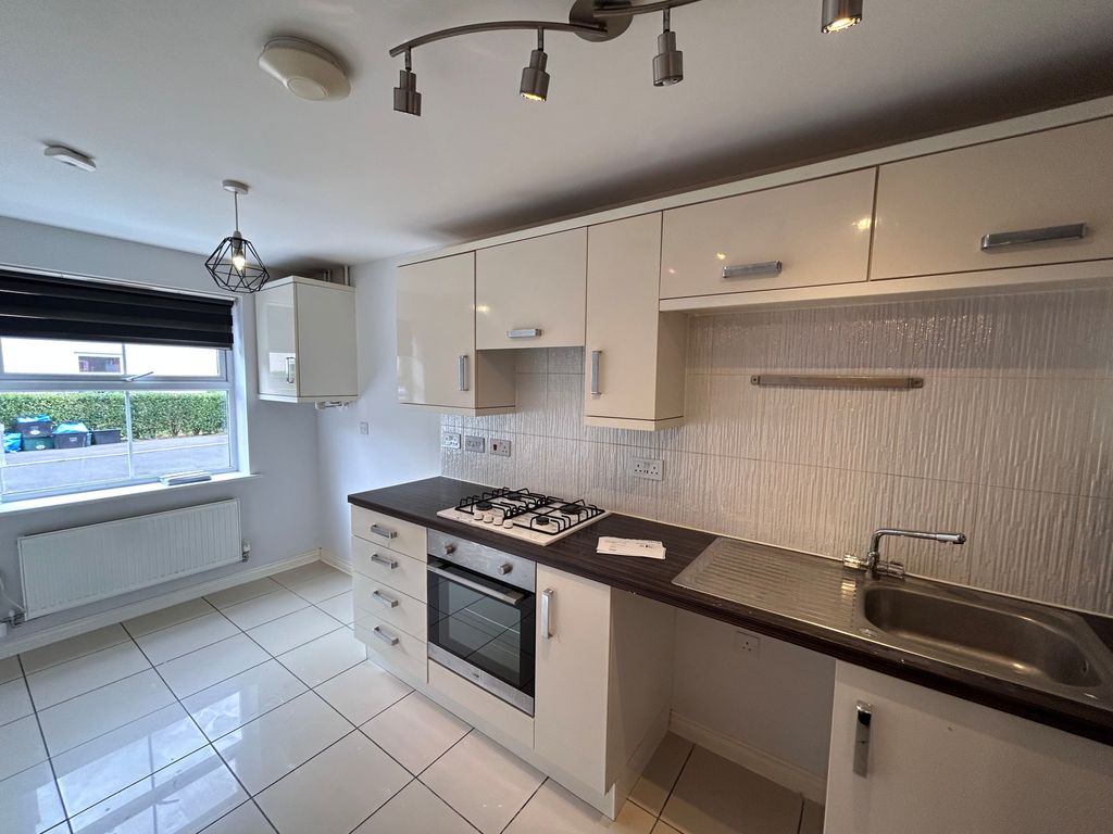 Property photo 2 of 9 Kitchen