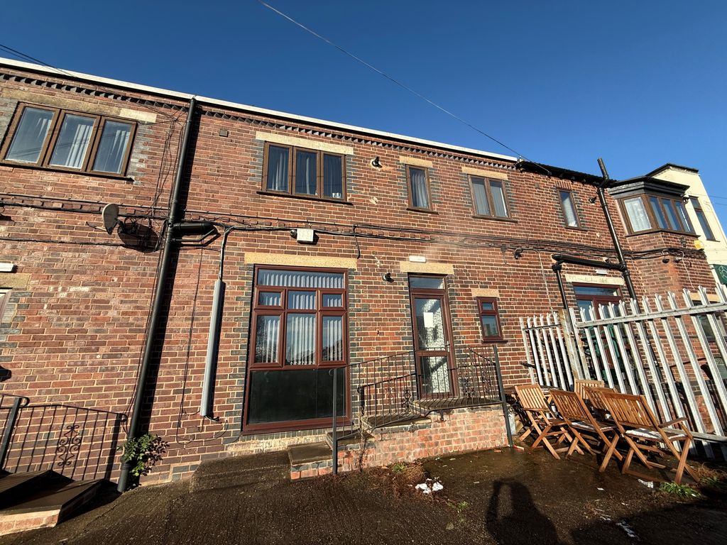 Property photo 1 of 5