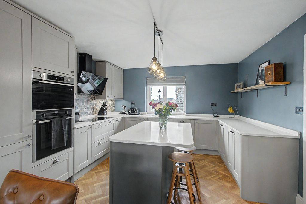 Property photo 3 of 22 Kitchen