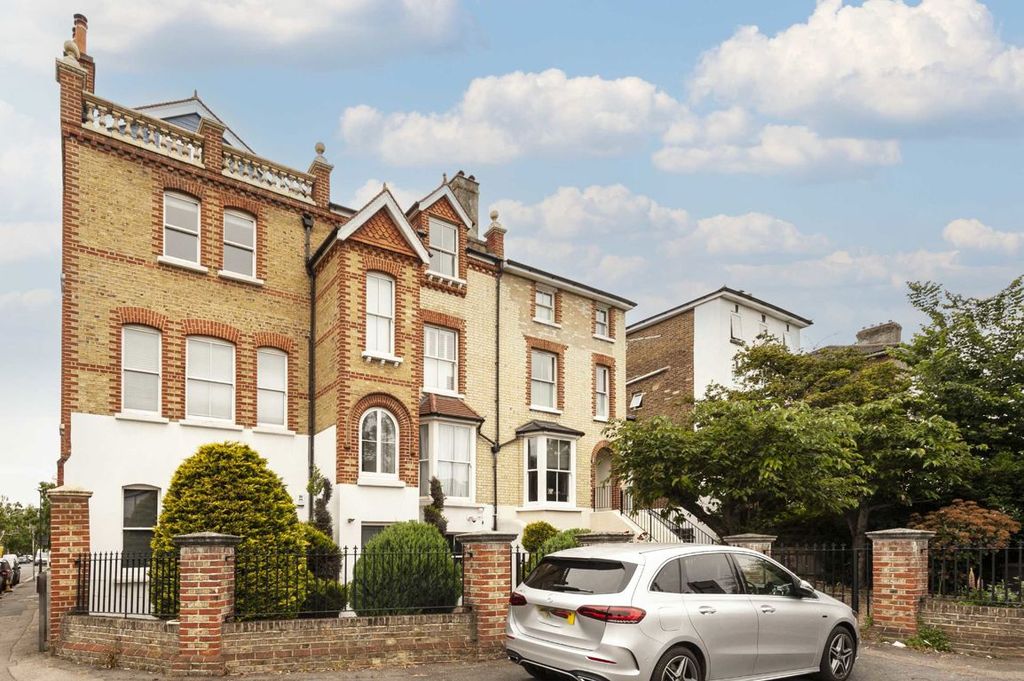 Property photo 1 of 8