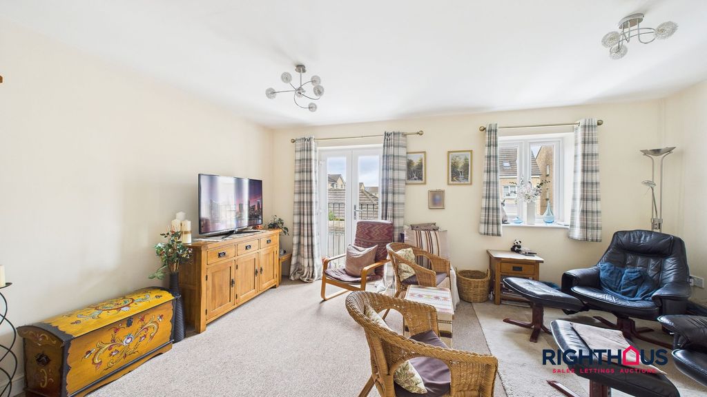 Property photo 3 of 18