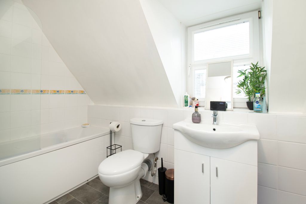 Property photo 3 of 21 Bathroom