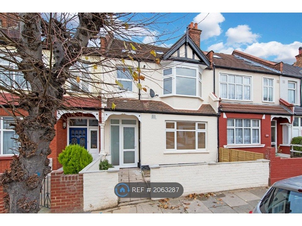 Property photo 1 of 11 Links Road