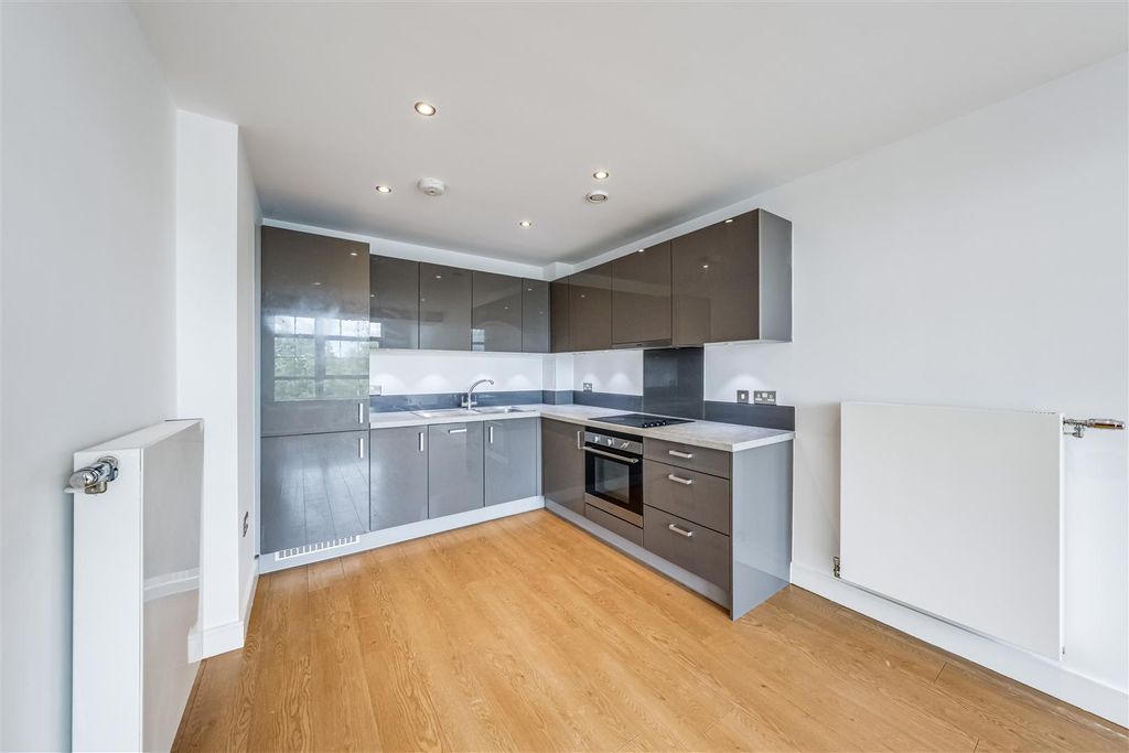 Property photo 3 of 11 Reception/Kitchen