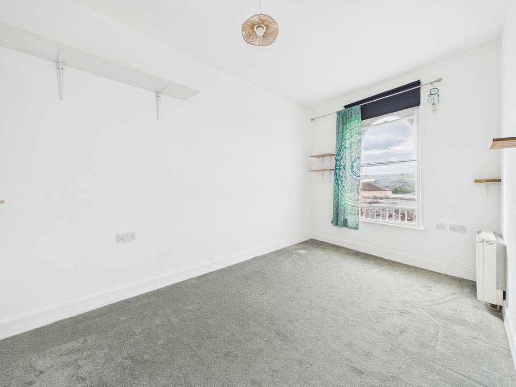 Property photo 3 of 5 Cam01721G0-Pr0121-Still001