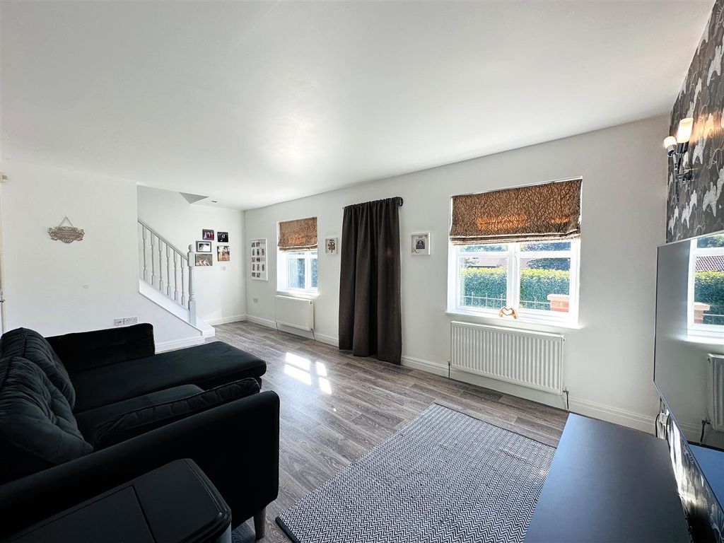 Property photo 3 of 17 Lounge 2.Jpg