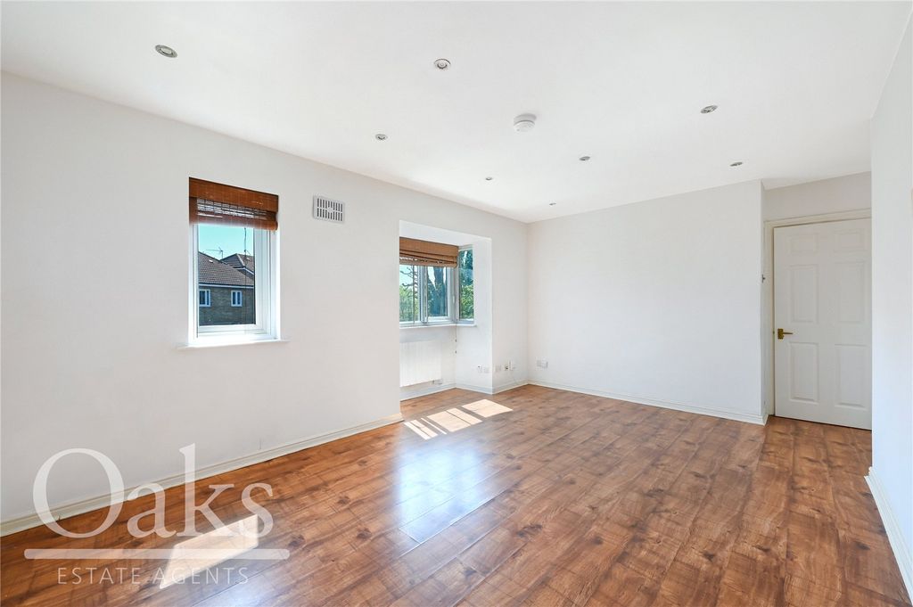 Property photo 3 of 8 Picture No. 11