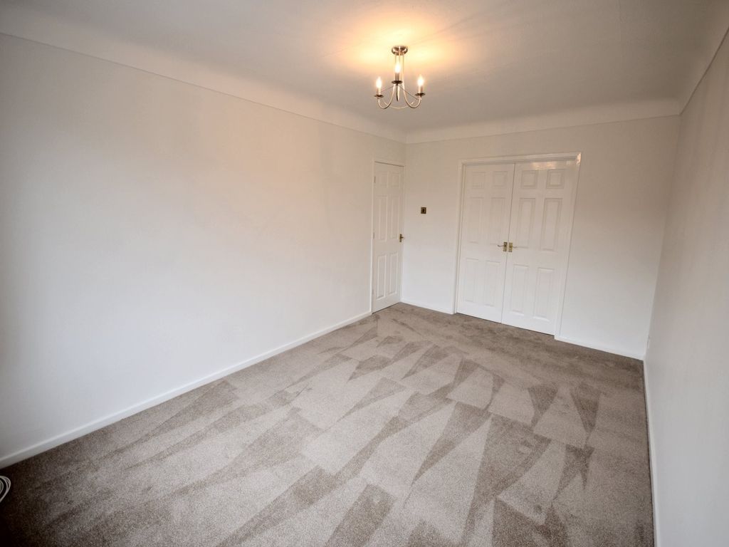 Property photo 3 of 8 Lounge