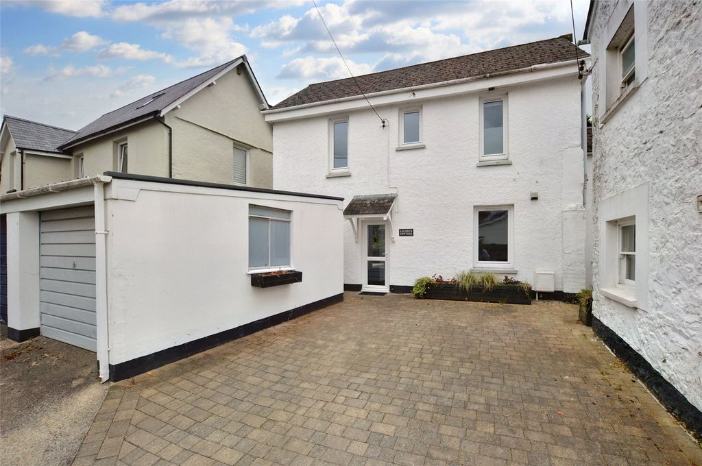 Property photo 1 of 12 Front Aspect