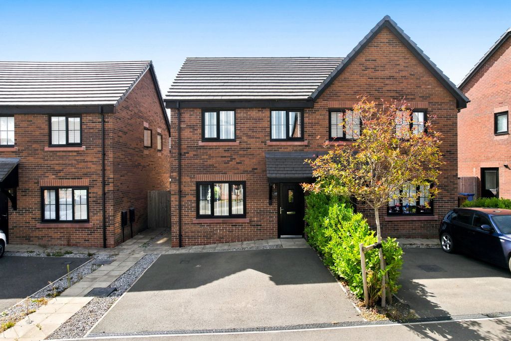 Property photo 2 of 37