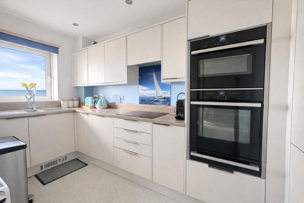 Property photo 3 of 13 Kitchen.Png