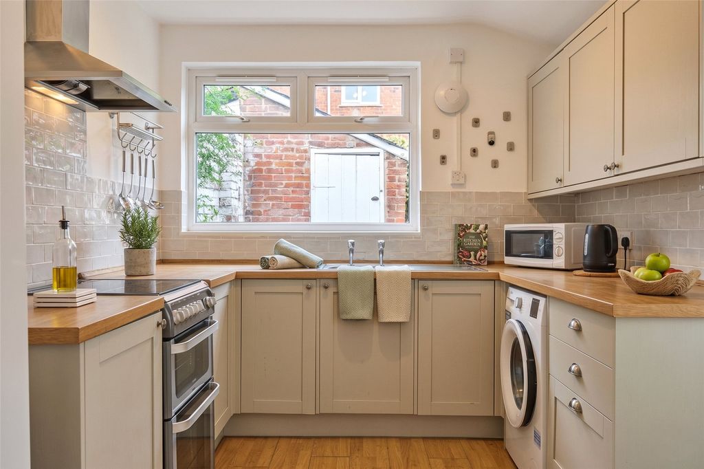 Property photo 2 of 12 Kitchen